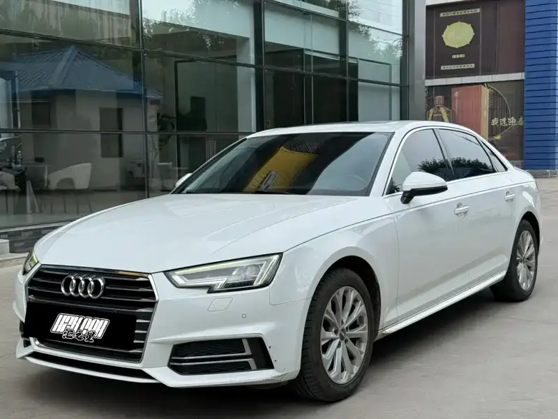 Audi A4L, 2019 — фото 1