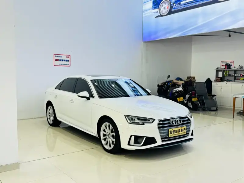 Audi A4L, 2019 — фото 1