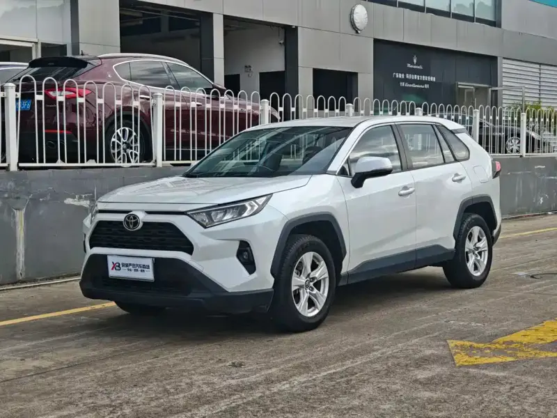 Toyota RAV4, 2024 — фото 1
