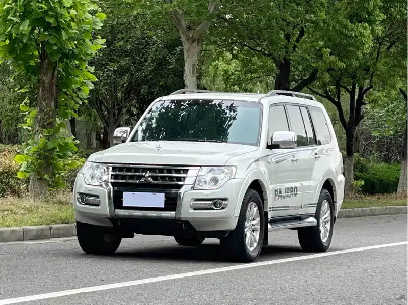 Mitsubishi Pajero (Import), 2019