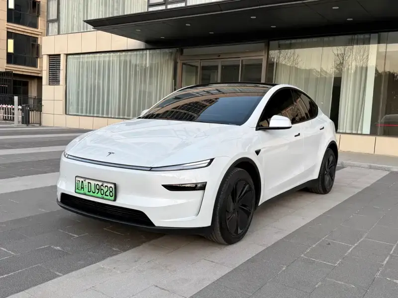 Tesla Model Y, 2025