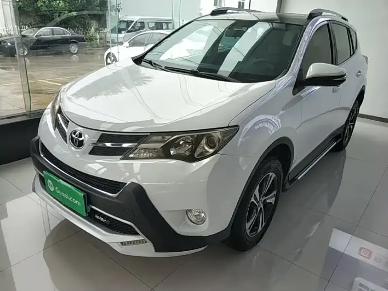 Toyota RAV4, 2015 — фото 1