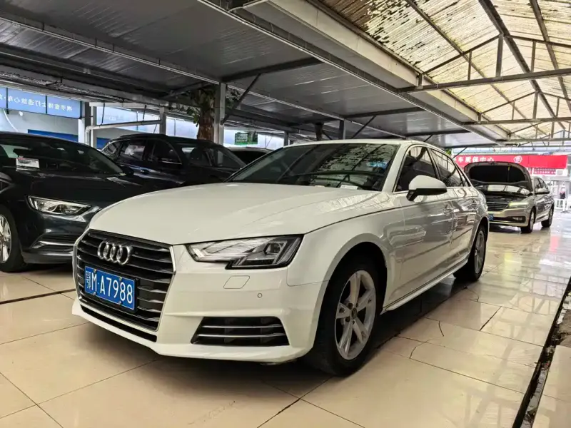 Audi A4L, 2017 — фото 1