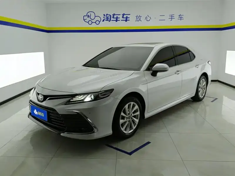 Toyota Camry, 2023 — фото 1