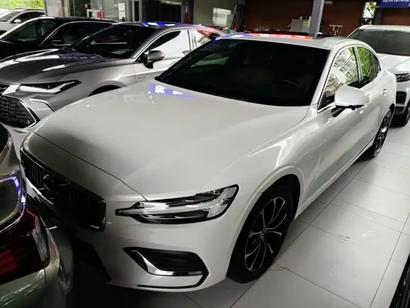 Volvo S60, 2022