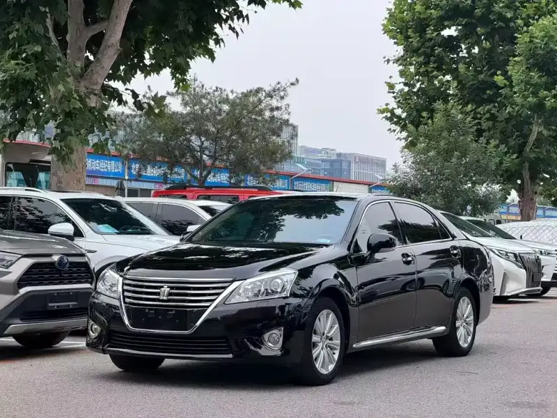 Toyota Crown, 2014