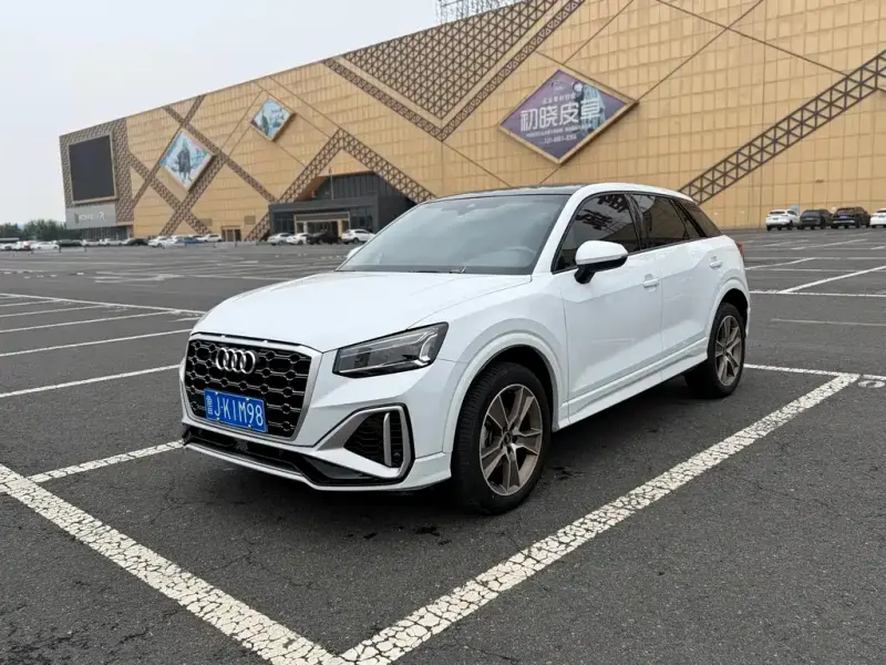 Audi Q2L, 2022