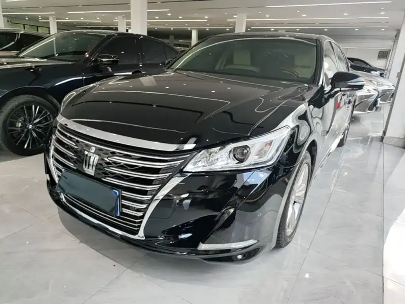Toyota Crown, 2017