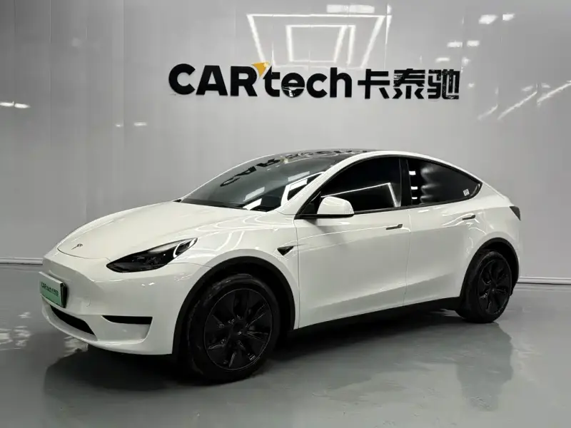 Tesla Model Y, 2024