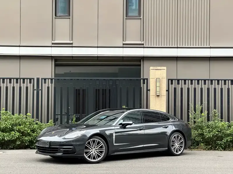 Porsche Panamera, 2019