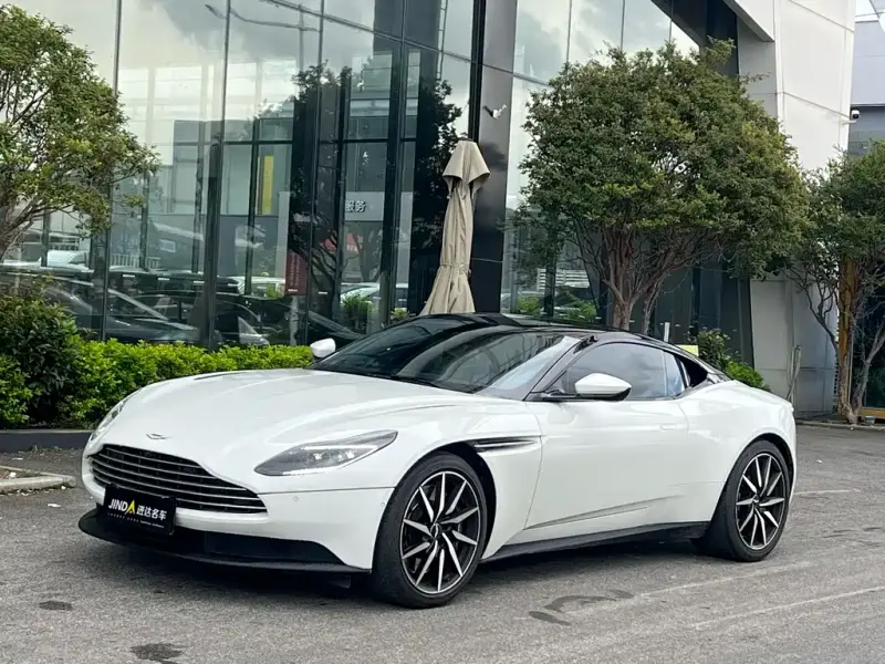Aston Martin DB11, 2021