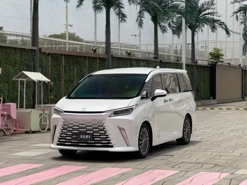 Lexus LM, 2024