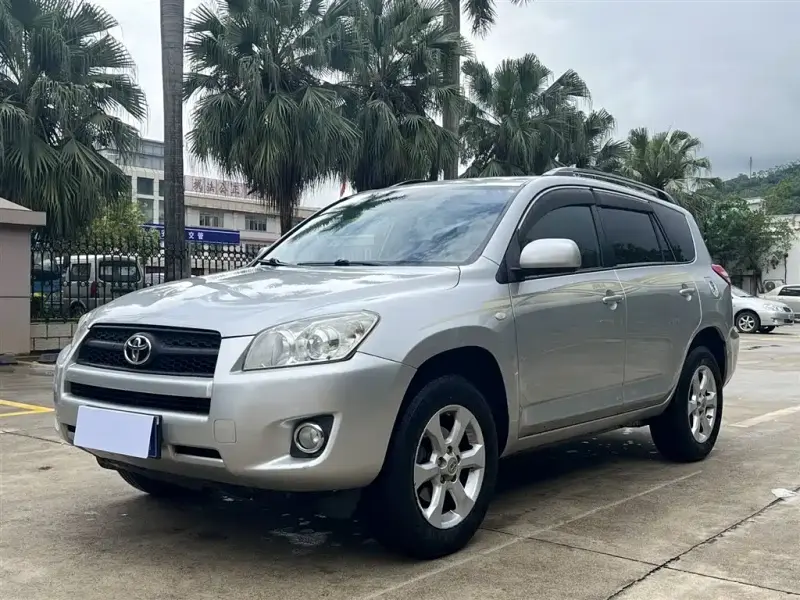 Toyota RAV4, 2011 — фото 1