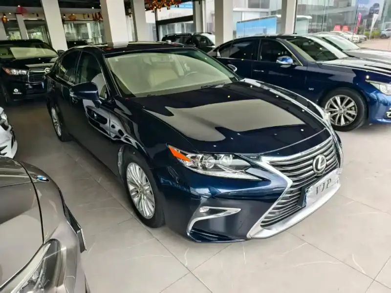 Lexus ES, 2017 — фото 1