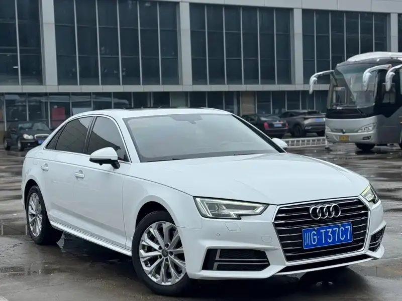 Audi A4L, 2019 — фото 1