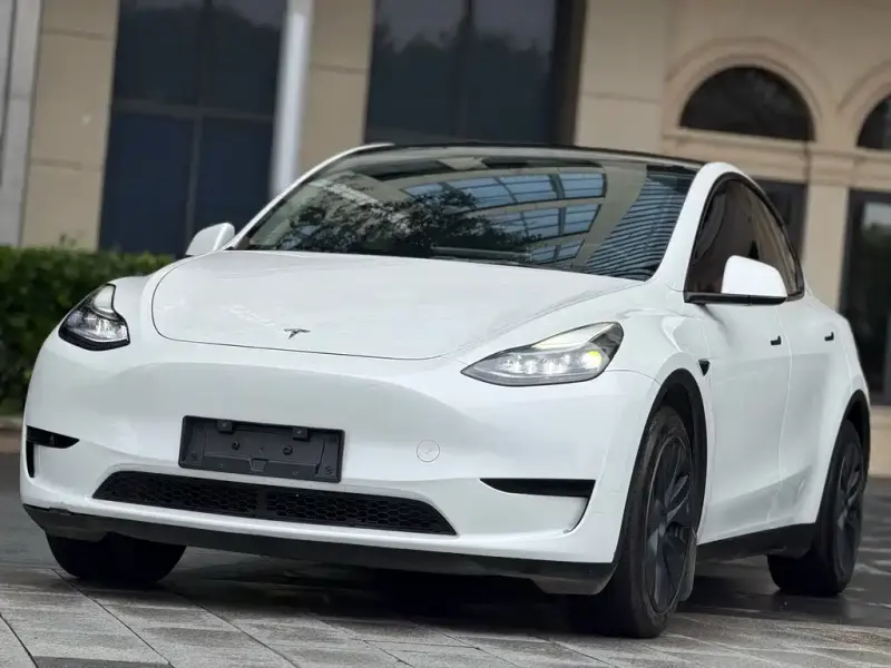 Tesla Model Y, 2024
