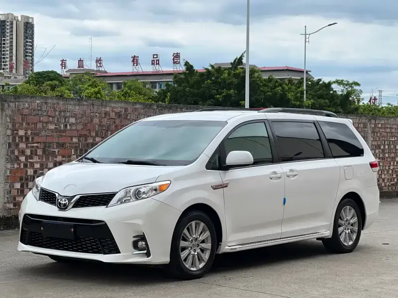 Toyota Sienna, 2016