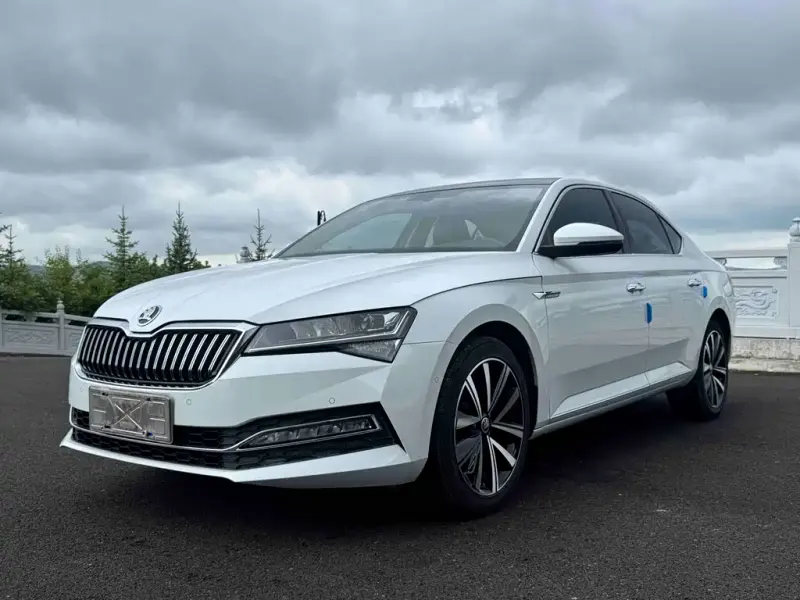 Skoda Superb, 2022 — фото 1