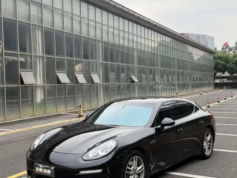 Porsche Panamera, 2015