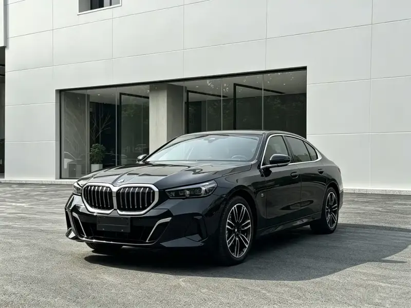 BMW 5 Series, 2025