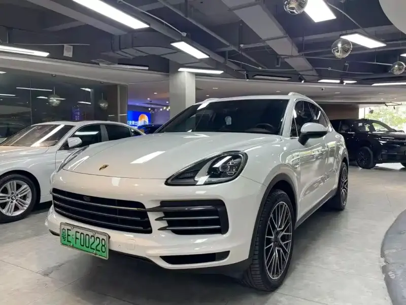 Porsche Cayenne Hybrid, 2021