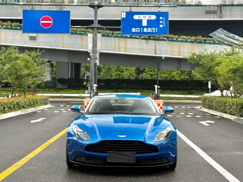 Aston Martin DB11, 2020