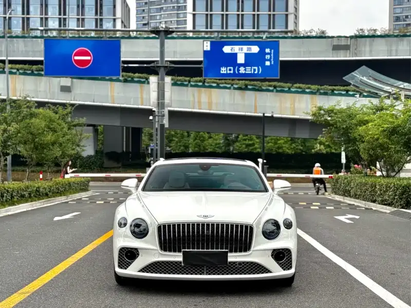 Bentley Continental, 2025