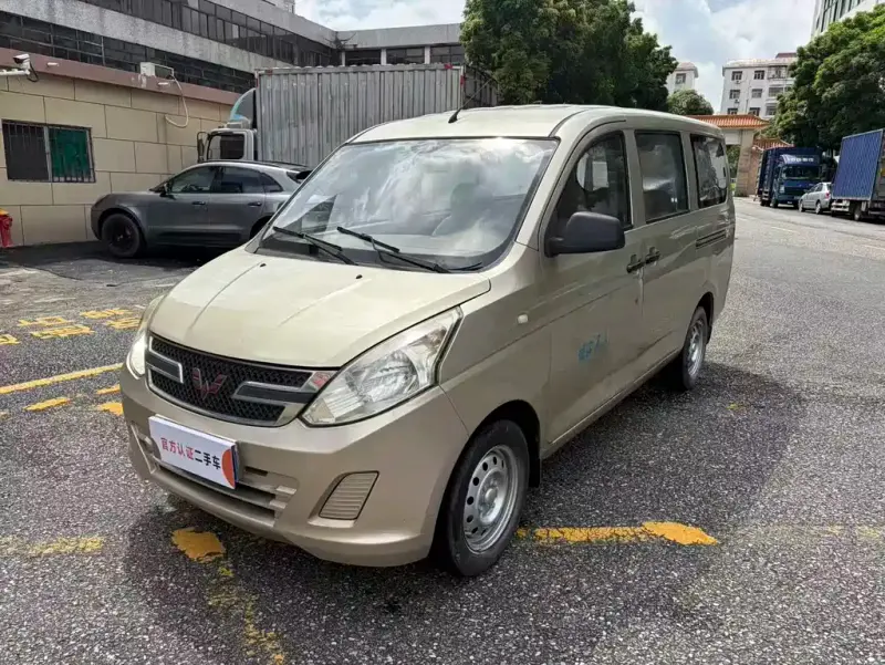 Wuling Rongguang V, 2017