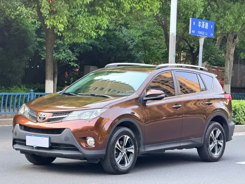 Toyota RAV4, 2015 — фото 1