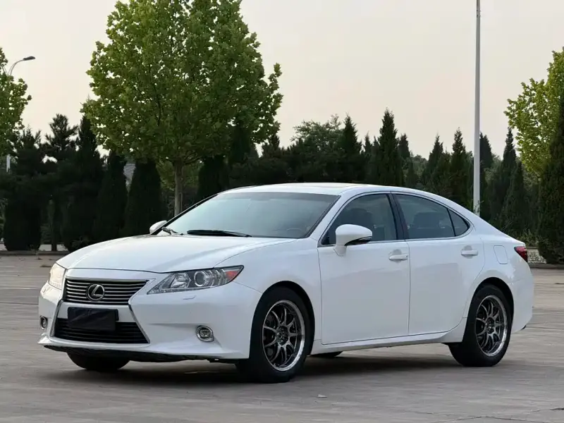 Lexus ES, 2015 — фото 1