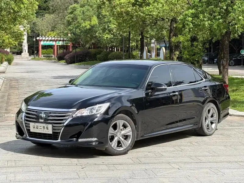 Toyota Crown, 2015