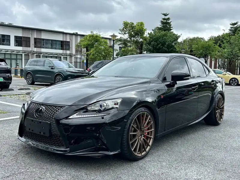 Lexus IS, 2016