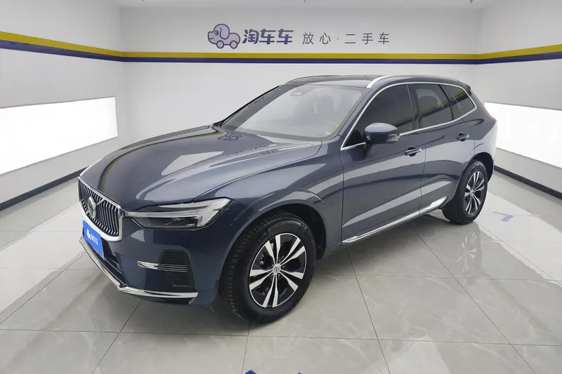 Volvo XC60 B5 4WD Luxury Edition, 2024 — фото 1