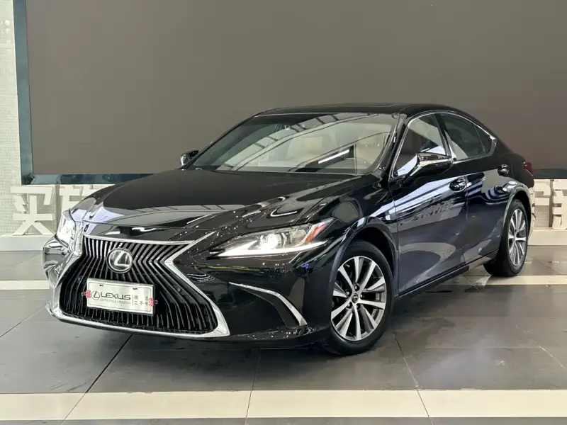 Lexus ES, 2018 — фото 1