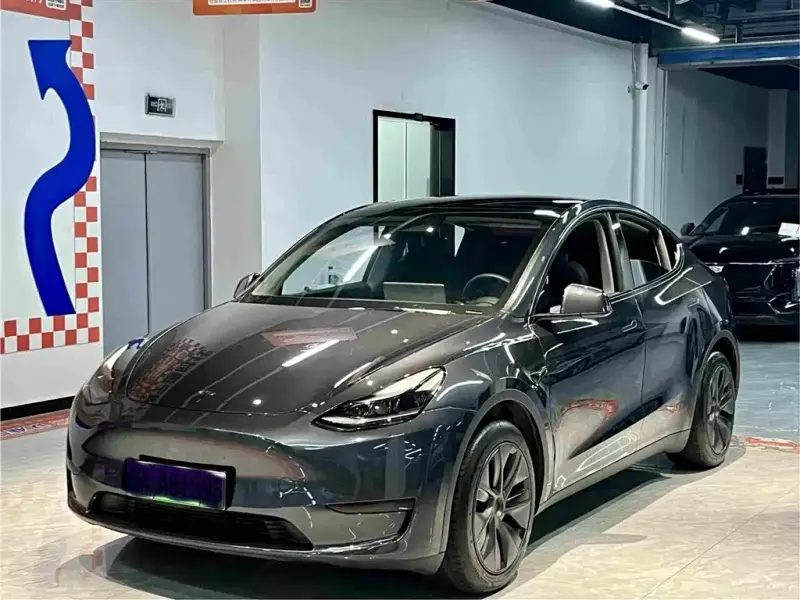 Tesla Model Y, 2024