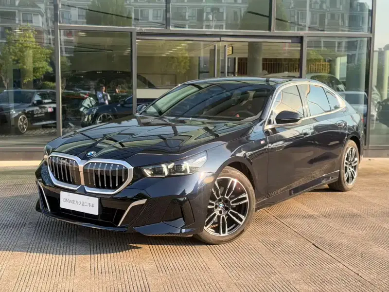 BMW 5 Series, 2025