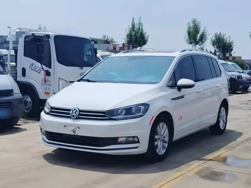 Volkswagen Touran, 2018 — фото 1