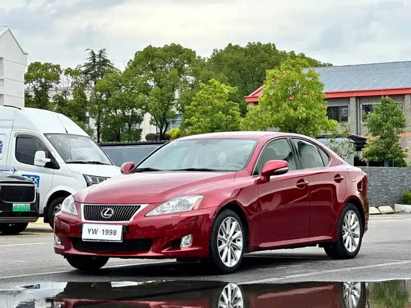 Lexus IS, 2010