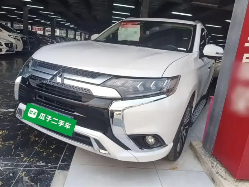 Mitsubishi Outlander, 2022