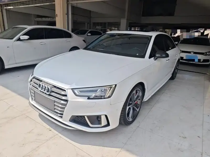 Audi A4L, 2019 — фото 1