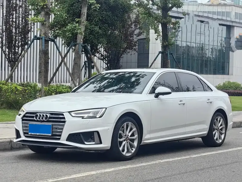 Audi A4L, 2019 — фото 1