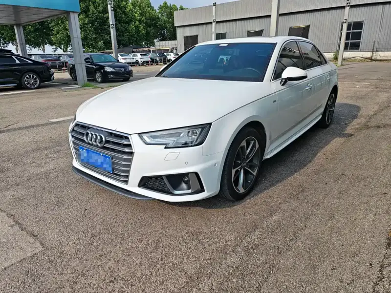 Audi A4L, 2019 — фото 1