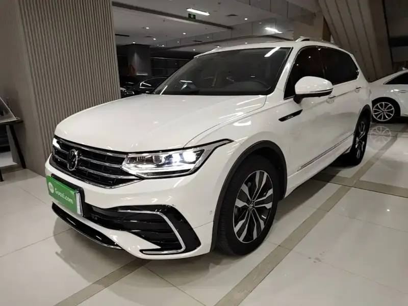 Volkswagen Tiguan L, 2022 — фото 1