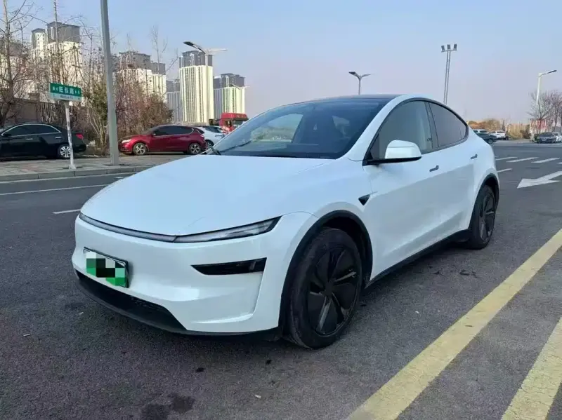 Tesla Model Y, 2025