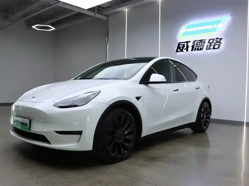 Tesla Model Y, 2022