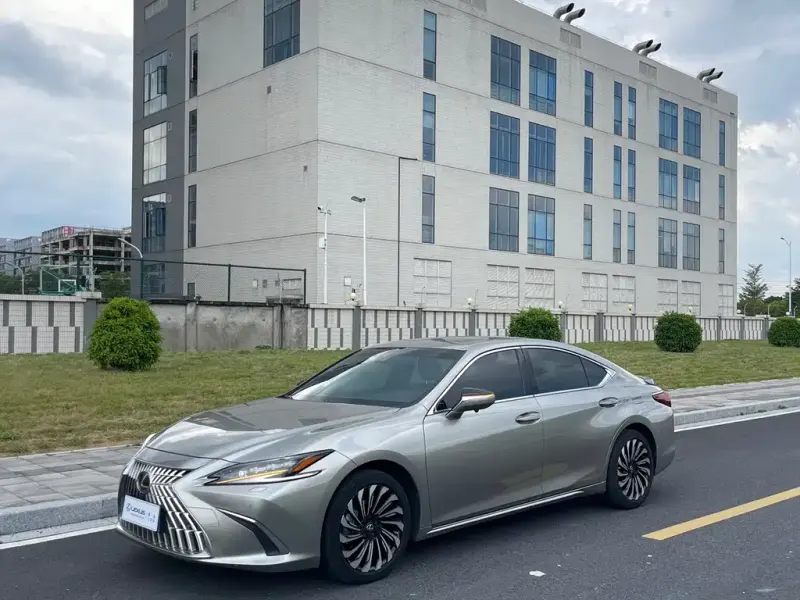 Lexus ES, 2023
