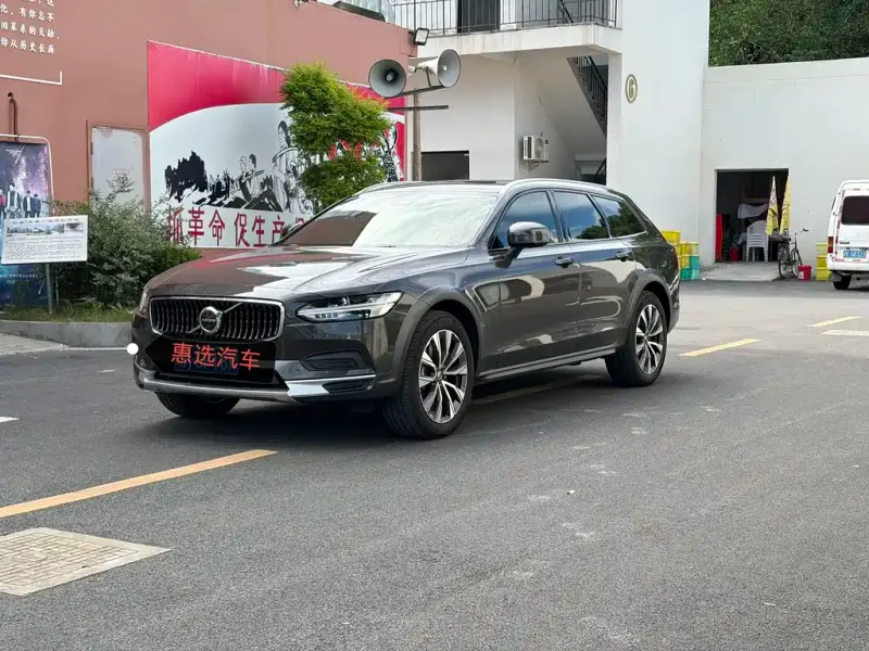 Volvo V90, 2025