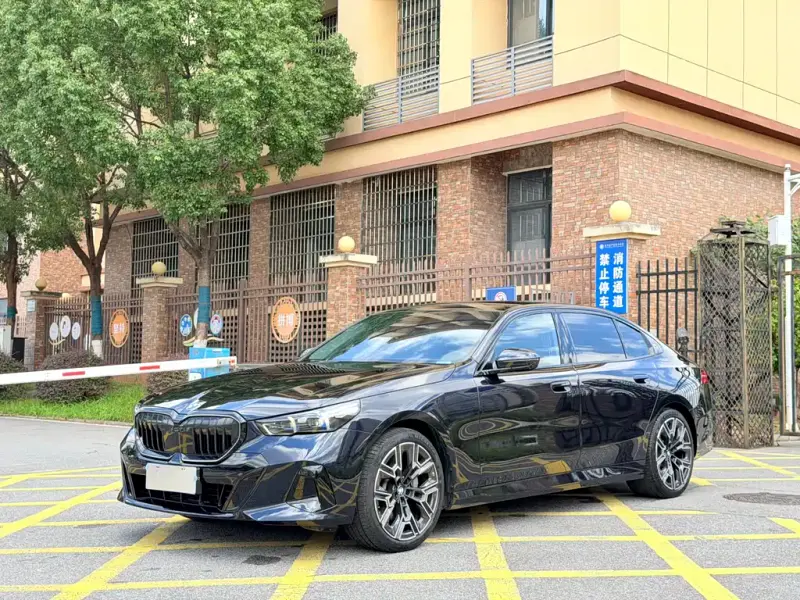 BMW 5 Series, 2025