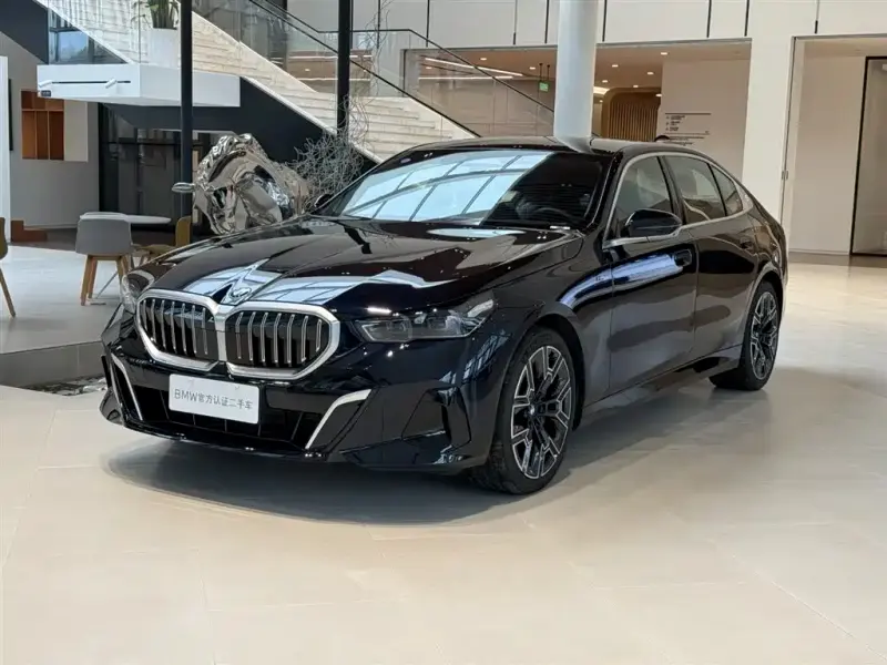BMW 5 Series, 2025