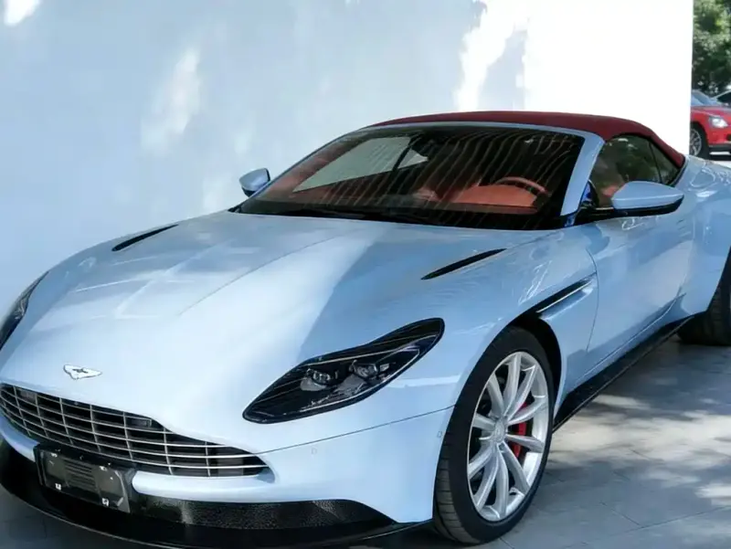 Aston Martin DB11, 2021